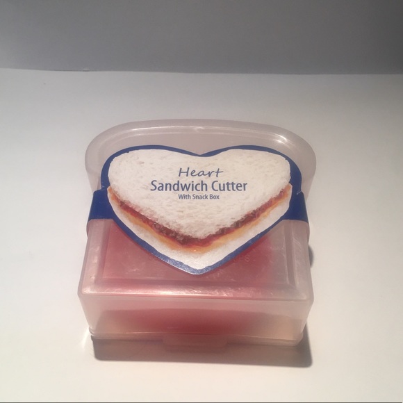 NWT Sandwich container & heart cutter - Picture 2 of 14